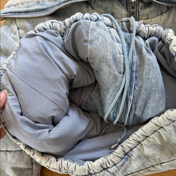 Blank NYC Cozy Blue Denim Puffer Jacket with White Sherpa Collar Size M - Picture 3 of 4